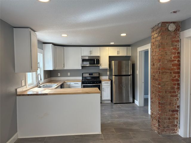 1904 E 27th Street, Des Moines, IA 50317