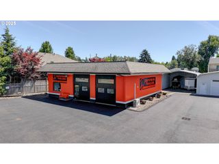 786 Ne BURNSIDE Rd, Gresham, OR 97030