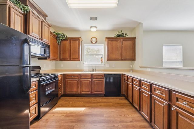 5630 Highway 6, Hitchcock, TX 77563