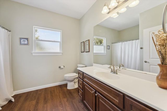 5630 Highway 6, Hitchcock, TX 77563