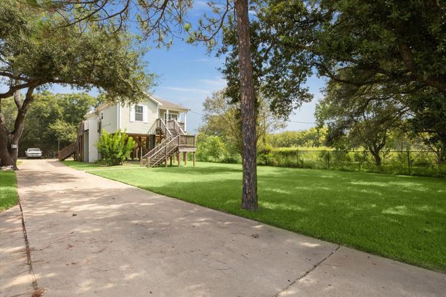 5630 Highway 6, Hitchcock, TX 77563