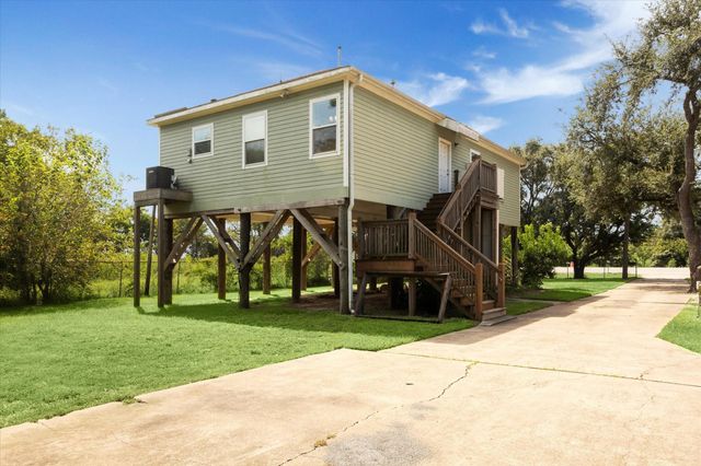 5630 Highway 6, Hitchcock, TX 77563