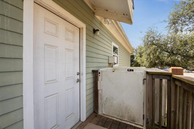 5630 Highway 6, Hitchcock, TX 77563