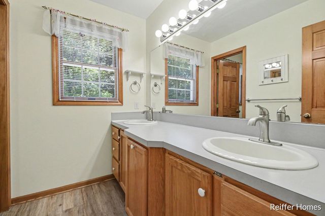 5115 Amanda Drive Sw, City Of Wyoming, MI 49418