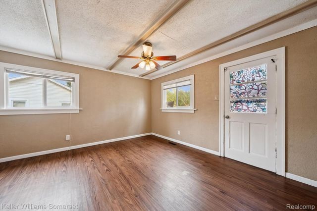 1511 E Harry Avenue, Hazel Park, MI 48030