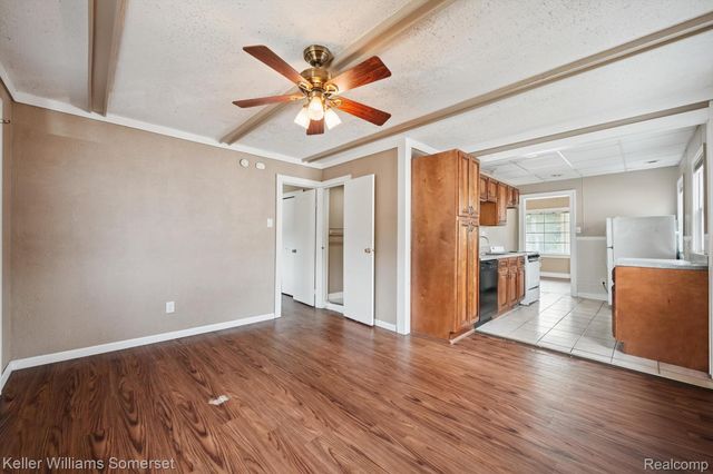 1511 E Harry Avenue, Hazel Park, MI 48030