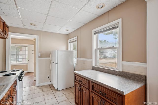 1511 E Harry Avenue, Hazel Park, MI 48030