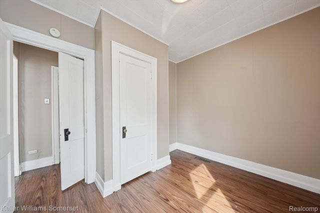 1511 E Harry Avenue, Hazel Park, MI 48030