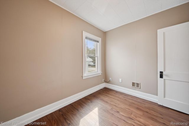 1511 E Harry Avenue, Hazel Park, MI 48030