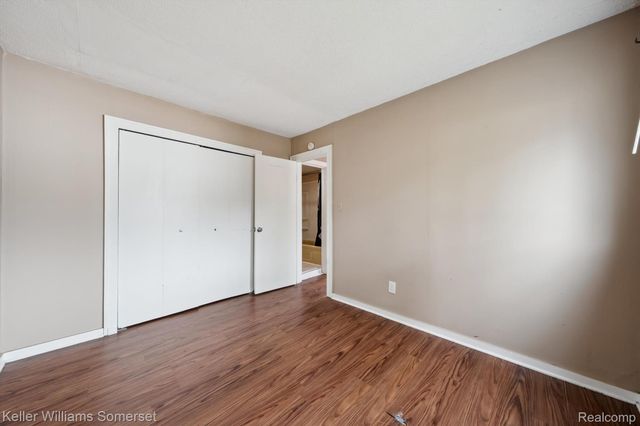 1511 E Harry Avenue, Hazel Park, MI 48030