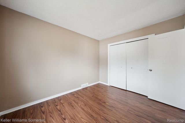 1511 E Harry Avenue, Hazel Park, MI 48030