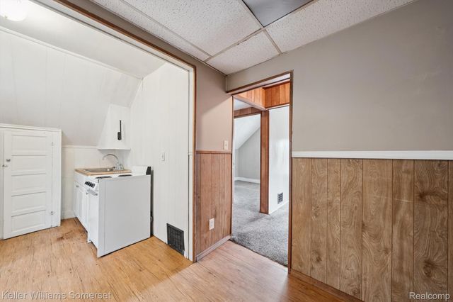 1511 E Harry Avenue, Hazel Park, MI 48030