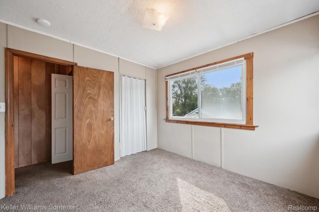 1511 E Harry Avenue, Hazel Park, MI 48030