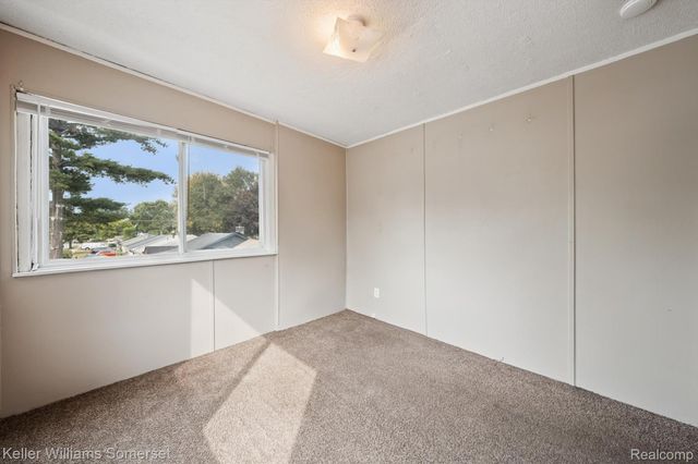 1511 E Harry Avenue, Hazel Park, MI 48030