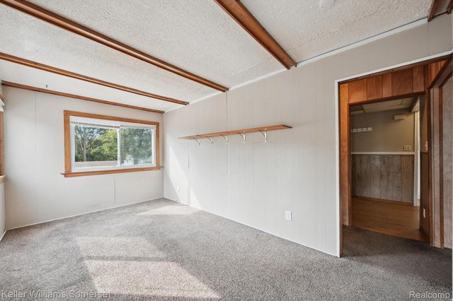 1511 E Harry Avenue, Hazel Park, MI 48030