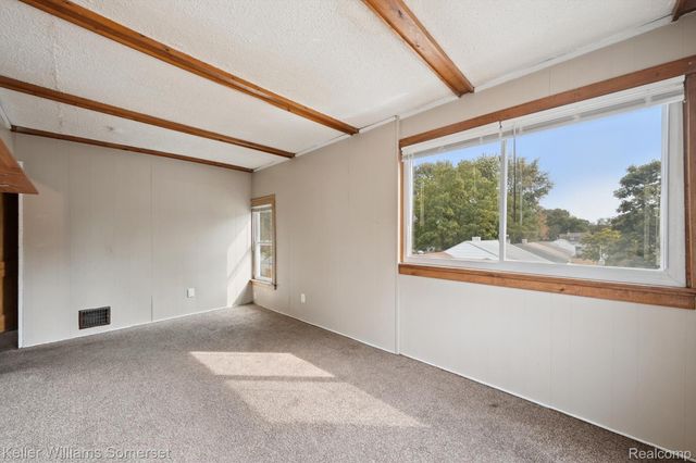 1511 E Harry Avenue, Hazel Park, MI 48030