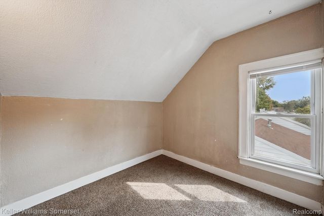 1511 E Harry Avenue, Hazel Park, MI 48030