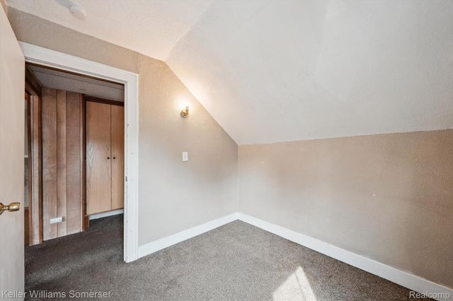 1511 E Harry Avenue, Hazel Park, MI 48030