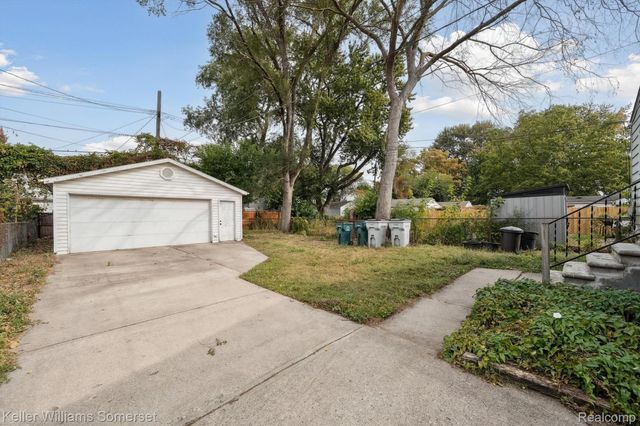 1511 E Harry Avenue, Hazel Park, MI 48030