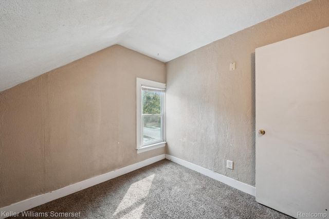 1511 E Harry Avenue, Hazel Park, MI 48030