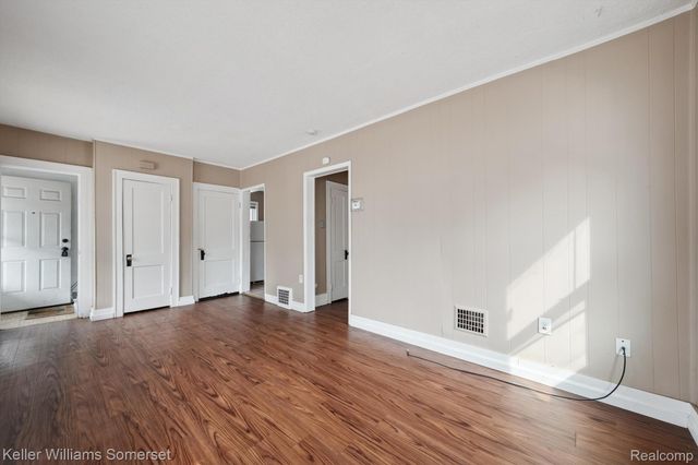 1511 E Harry Avenue, Hazel Park, MI 48030