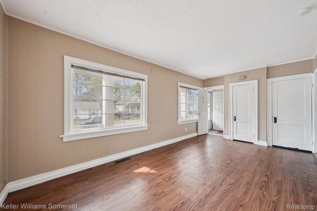 1511 E Harry Avenue, Hazel Park, MI 48030