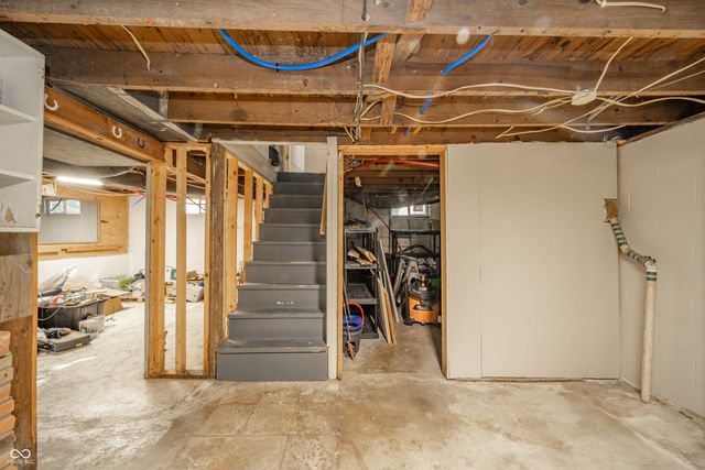 535 S Coventry Drive, Anderson, IN 46012