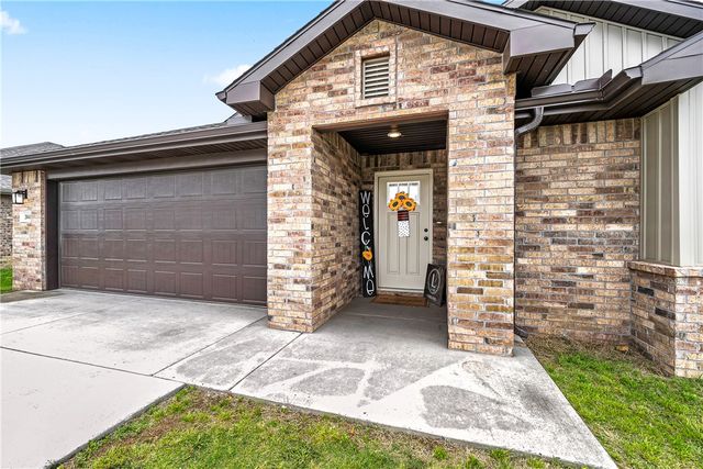 2041 Bluestem Drive, Centerton, AR 72719