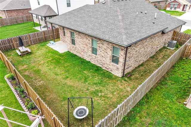 2041 Bluestem Drive, Centerton, AR 72719