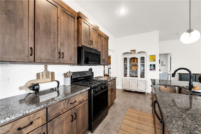 2041 Bluestem Drive, Centerton, AR 72719