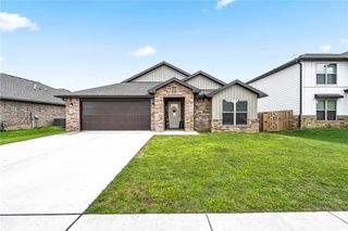 2041 Bluestem Drive, Centerton, AR 72719
