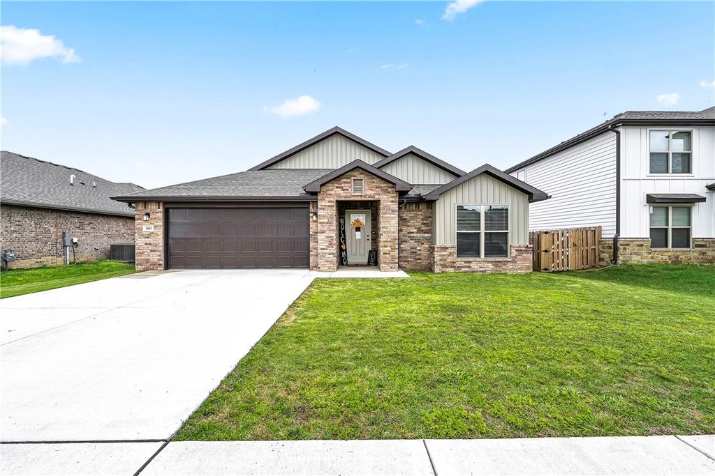 2041 Bluestem Drive, Centerton, AR 72719