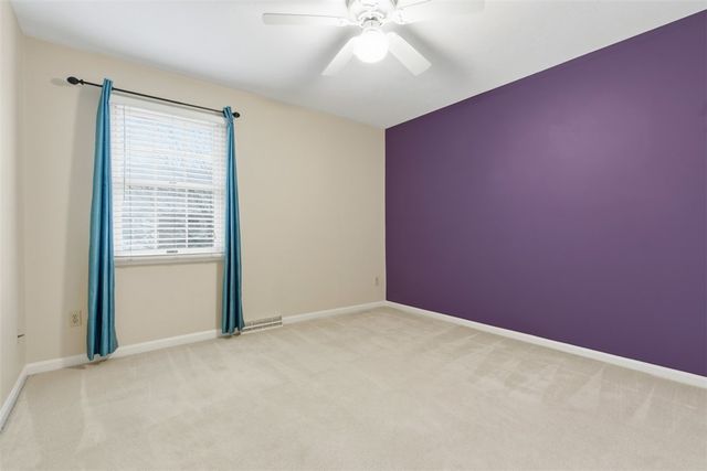 202 Boxwood Ct, Peters Twp, PA 15317