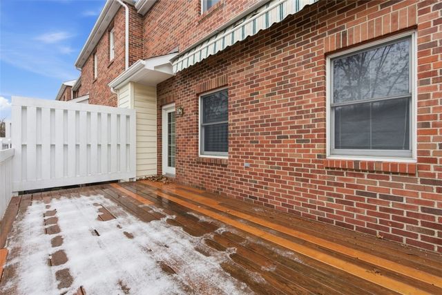 202 Boxwood Ct, Peters Twp, PA 15317