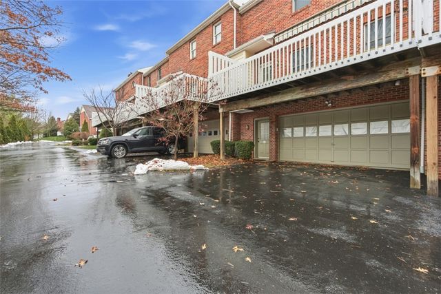 202 Boxwood Ct, Peters Twp, PA 15317