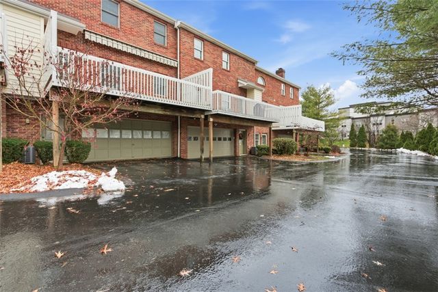 202 Boxwood Ct, Peters Twp, PA 15317