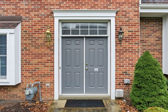 202 Boxwood Ct, Peters Twp, PA 15317