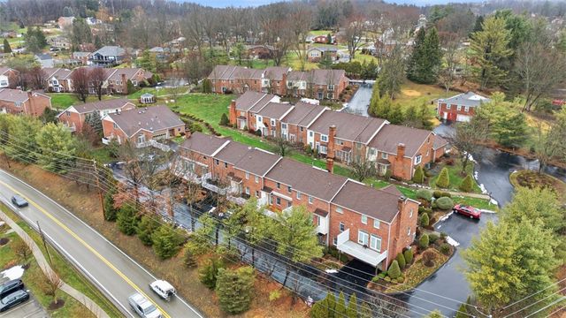 202 Boxwood Ct, Peters Twp, PA 15317