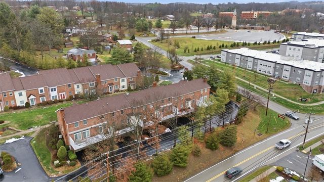 202 Boxwood Ct, Peters Twp, PA 15317