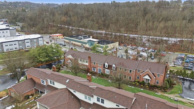 202 Boxwood Ct, Peters Twp, PA 15317