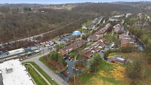 202 Boxwood Ct, Peters Twp, PA 15317