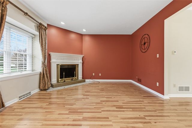 202 Boxwood Ct, Peters Twp, PA 15317