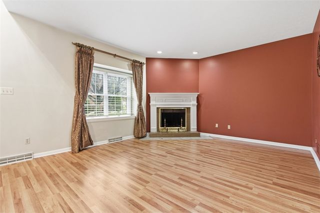 202 Boxwood Ct, Peters Twp, PA 15317