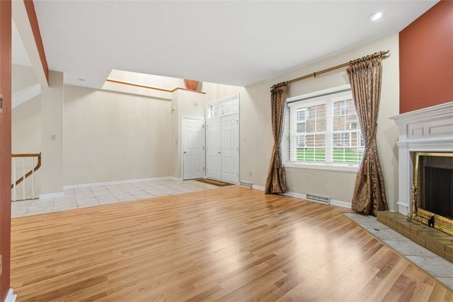 202 Boxwood Ct, Peters Twp, PA 15317