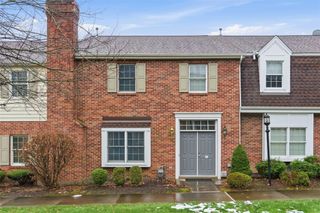 202 Boxwood Ct, Peters Twp, PA 15317