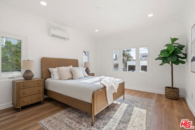 511 N Hobart Boulevard, Los Angeles, CA 90004