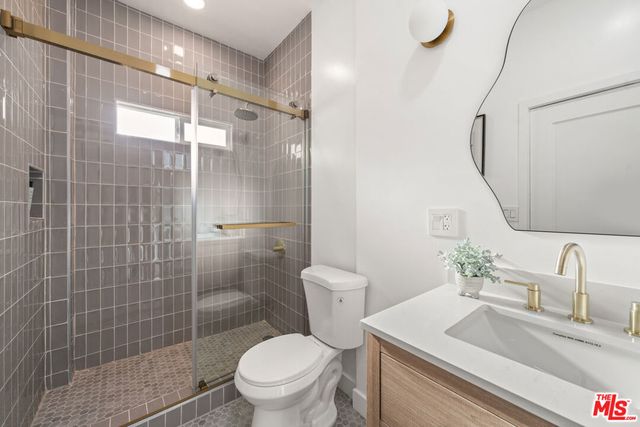 511 N Hobart Boulevard, Los Angeles, CA 90004