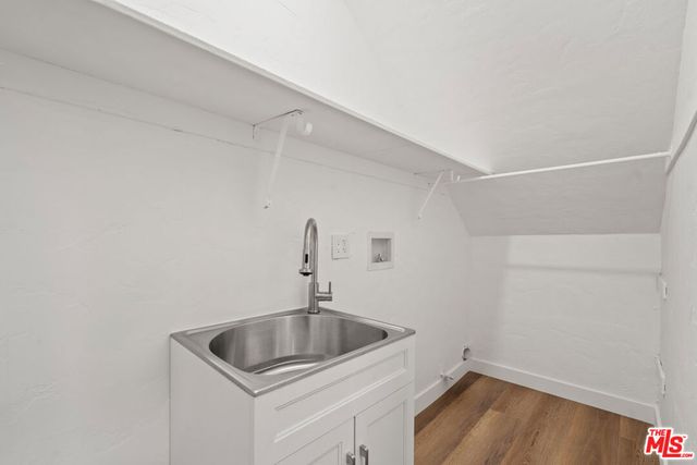 511 N Hobart Boulevard, Los Angeles, CA 90004