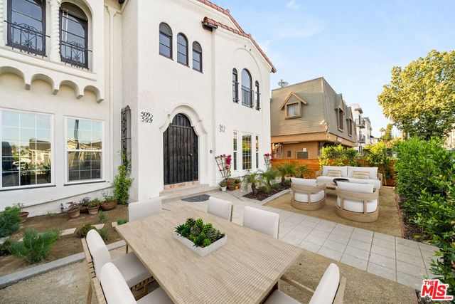 511 N Hobart Boulevard, Los Angeles, CA 90004