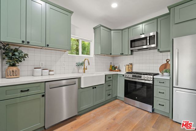 511 N Hobart Boulevard, Los Angeles, CA 90004